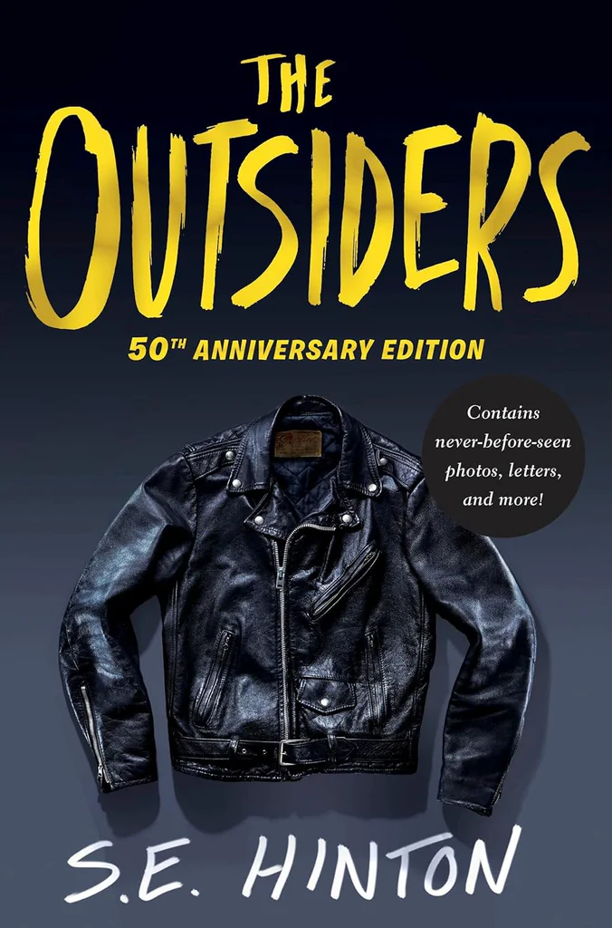 《The Outsiders》——“两个世界，一场冲突，一次觉醒”